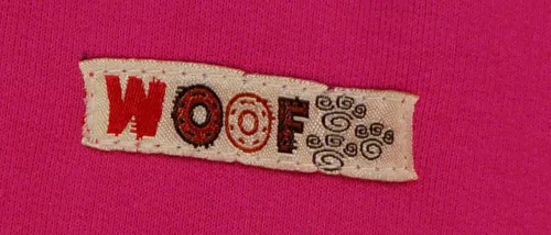 Lányka szabadidő nadrág címkével