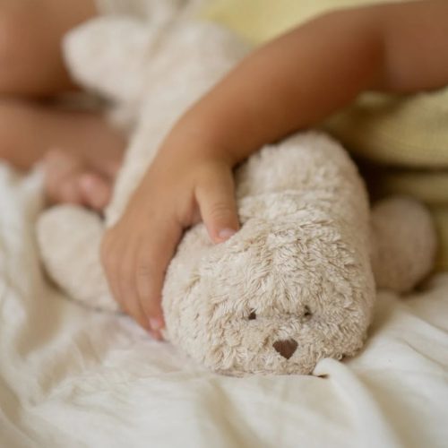 Moonie 2.0 the Organic Humming Seal - dallammal és lámpával, alvástámogató éjjeli fény, fóka  - szürke 