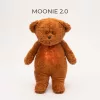 Moonie 2.0 the Organic Humming Friend dallammal és lámpával maci- CARAMEL