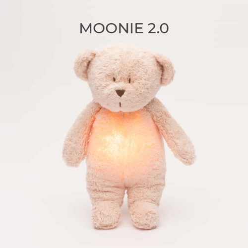 Moonie 2.0 the Organic Humming Friend dallammal és lámpával maci- ROSE