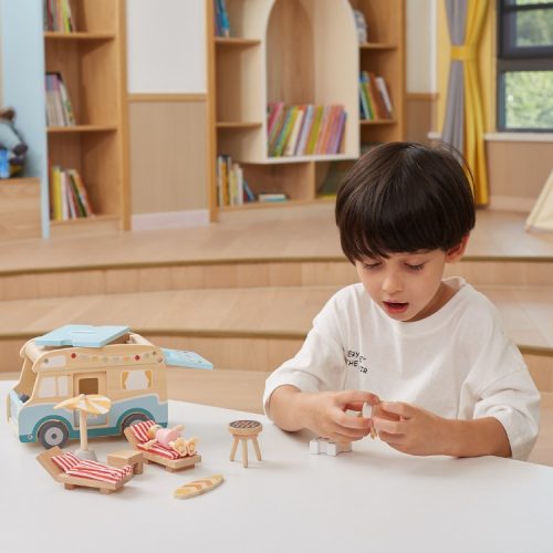 Kempingautó tartozékokkal