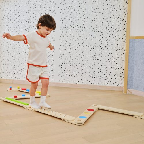 Egyensúlyozó "padló" fából (V)