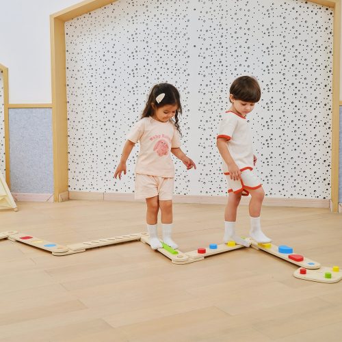 Egyensúlyozó "padló" fából (V)