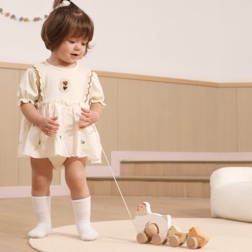 Húzogatós tyúkanyó kiscsibékkel (PolarB)