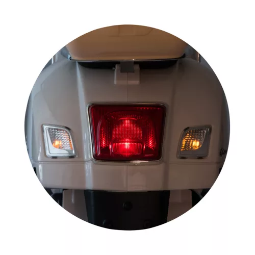 Chipolino Vespa GTS Super elektromos motor - white