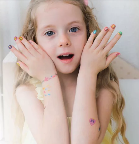 Felragasztható játék műköröm készlet, A kertben Avenir