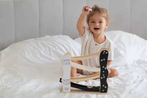 Label-Label - fából készült versenypálya fekete-fehér fajáték