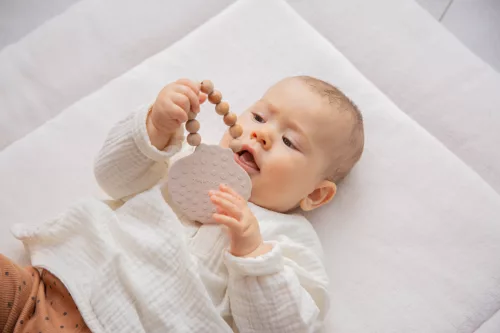 Label Label - Silicone & Wood kagyló alakzatú rágóka -nugát szín