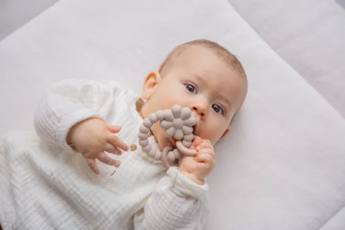 Label Label -Silicone & Wood virág alakú rágóka- nugát színű