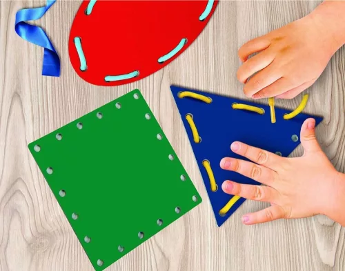 Montessori - Fűzős játék formákkal - Clementoni