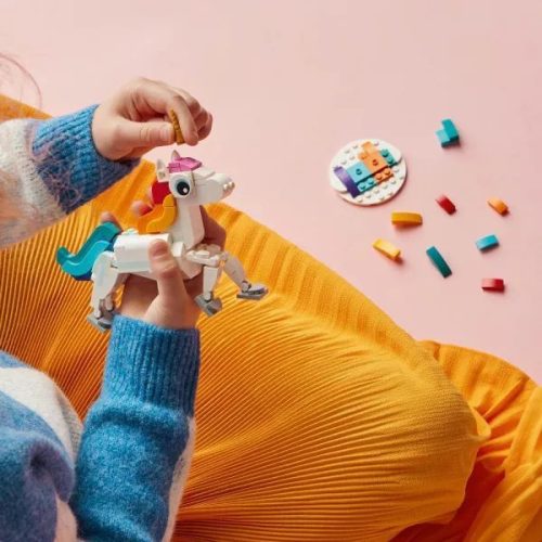 LEGO® Creator: Varázslatos egyszarvú 31140